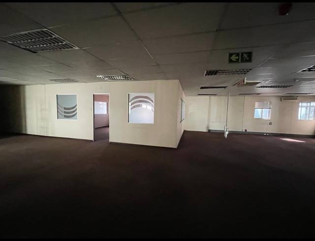 1,430M² OFFICE FOR SALE IN BRYANSTON